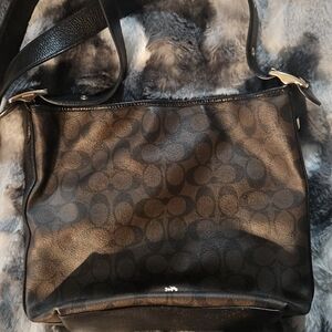 Brown Coach Outlet Large File Shoulder Bag Elegant Black Patterned Shoulder Bag